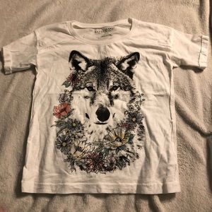 A wolf Tee shirt